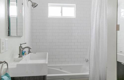 Stylish 3br Cozy Home 10min Drive from ND! - Foto 27