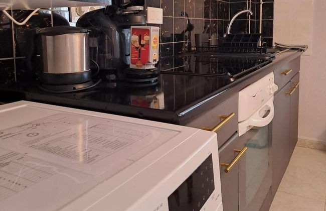 La Marina Oasis, 2-beds, Sleeps 4, 10 min to Beach - Foto 9