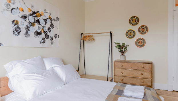 Edinburgh Castle Views Stylish 2BD Flat Sleeps 4 - Foto 4, Habitación
