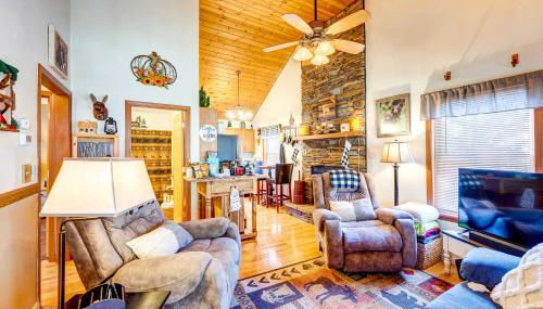 Scenic Marble Cabin with Fire Pit! - Foto 4