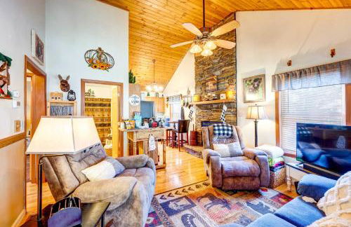 Scenic Marble Cabin with Fire Pit! - Foto 4