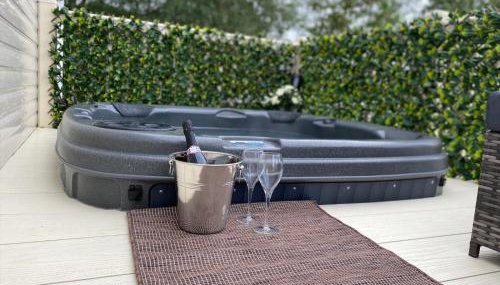 Acres Corner Retreat Inc Hot tub at Tattershall Lakes Country Park - Foto 1