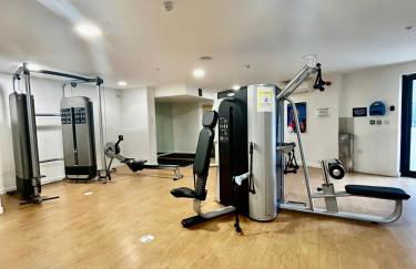 New Central Woking 1 and 2 Bedroom Apartments with Free Gym, close to Train Station - Photo 12