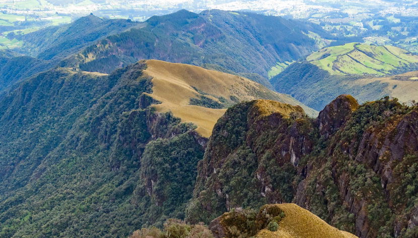 Trilha pelo vulcão Pasochoa