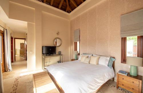 Dream Stay! 15 Guests, Big Pool with Heating Option at Extra Cost, Sea view! - Photo 25