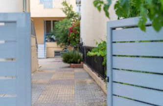 Comfortable 3-Bedroom Seaside Maisonette - Photo 33