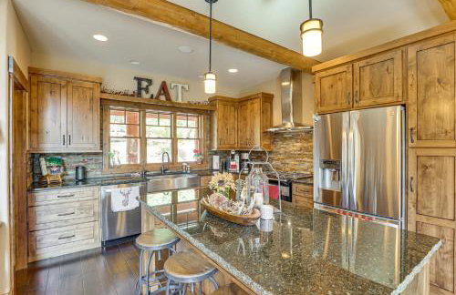 Furnished Decks & Game Room: Sturgis Rally Cabin - Foto 6