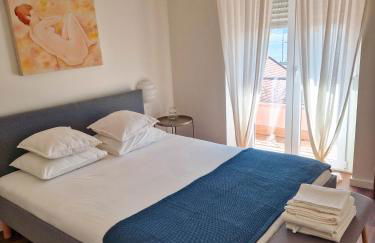 Riverfront 2 Bedrooms with Balcony - Foto 9