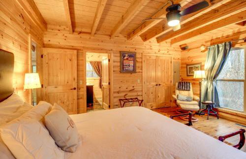 Hot Tub and Fire Pit Wooded Cabin Near DeSoto Park! - Foto 19