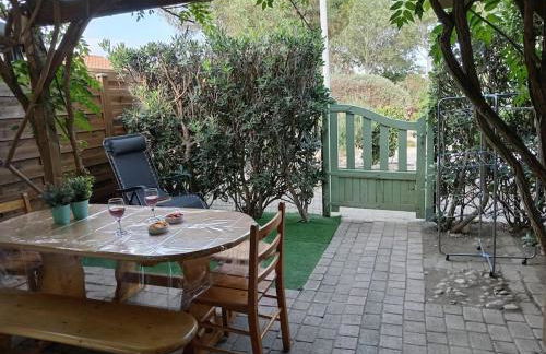 Jolie maisonnette dans résidence avec piscine, clim, lave-linge, lave-vaisselle et WiFi - Foto 2