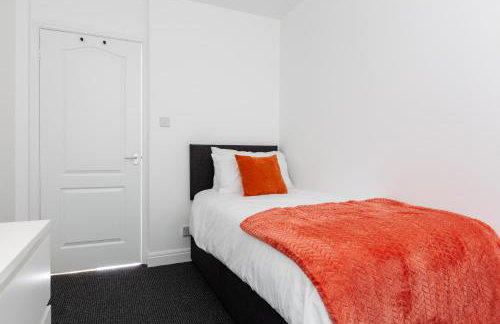 Waterfront 2 Bed Apartment - Free Parking & Wi-Fi - Foto 32