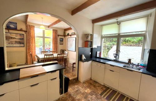 Beautiful 4BR Period Home With Spectacular Views - Pass the Keys - Photo 12