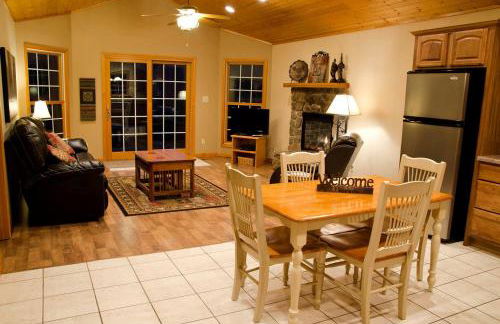 Wonderful Lakefront Cabin with Hot-tub in Carbondale, Illinois - Foto 13