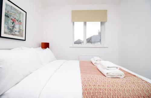 Modern and Cosy 3 Bed House Close to Cardiff City Centre perfect for Family Relocations, Contractors & Groups by Gurkha Stay with Free Parking and Wifi - Foto 25