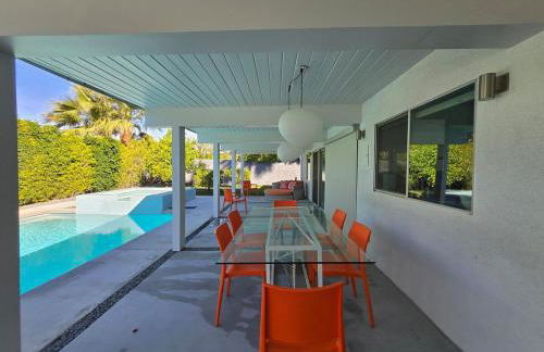 As seen on HGTV Desert Flippers The Pink Door - Foto 13