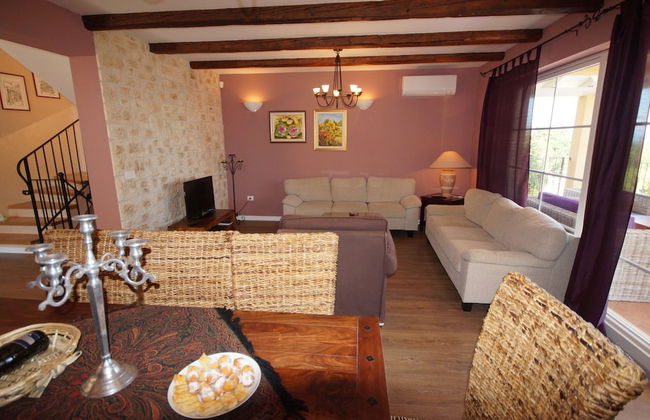 Villa in Rakalj Near Beaches With Pool - Foto 16