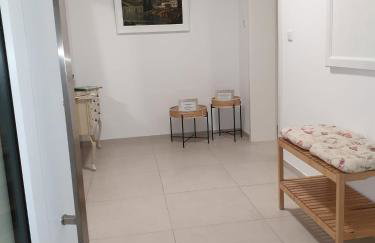 Schöne Wohnung über Wissen - Foto 2