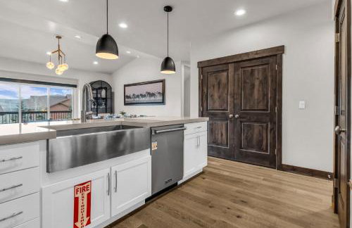 Black Rock Ridge Private Hot Tub & Views - Photo 11