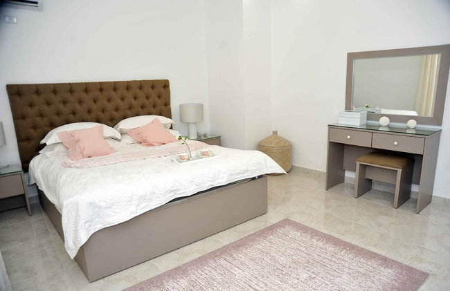 Amazing one Bedroom Apartment in Amman, Elwebdah 4 - Photo 1