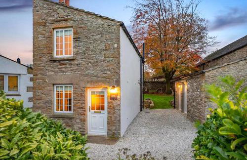 Pond Cottage - Photo 1