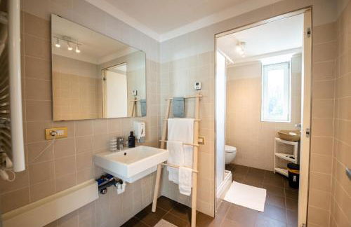 Loft Smart Parma l Wi-Fi Fibra, Indipendente, Perfetto per Business e Coppie - Photo 12