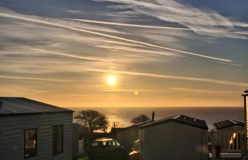 2Bed-Cabin Sleeps 4 WiFi Free Parking Sea Views - Photo 16