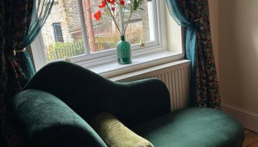 The Buxton Retreat A Luxurious 3-Storey Townhouse with Four Poster Bed and Double Jacuzzi Bath" - Foto 3