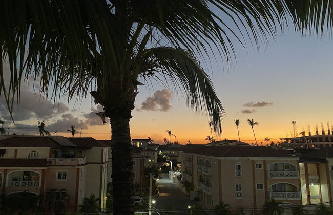 2 Minutes Walk to Beach Huge 3 bdrm Condo with Pool - Photo 59