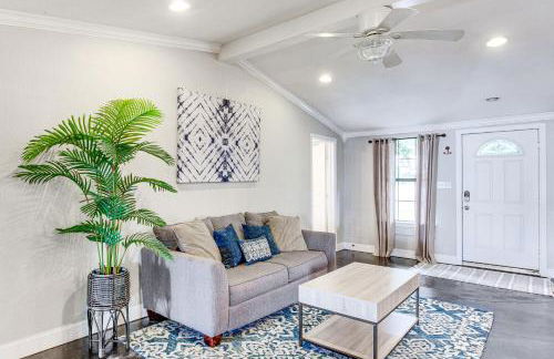 Private Dock and Deck Eagle Mountain Lake Retreat! - Photo 4