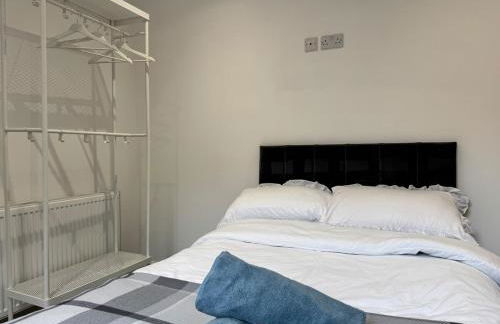 3BD Modern Home with Free Private Parking - Foto 12