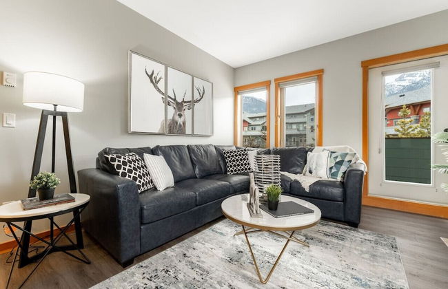 SPACIOUS 3-Br Luxury Condo | HEATED Pool + 3 Hot Tubs | Pool Table | Hm Theatre - Photo 24