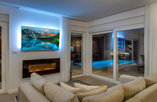 Villa Stella with 32 sqm private heated pool Jacuzzi Sauna Media room 3 bedrooms - Photo 36