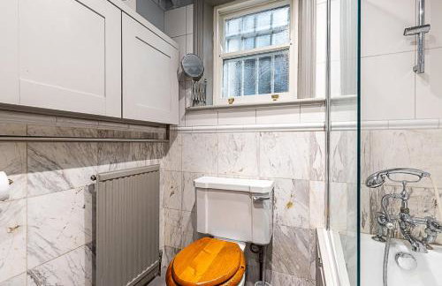 Elegant Highgate Garden Retreat - Photo 23