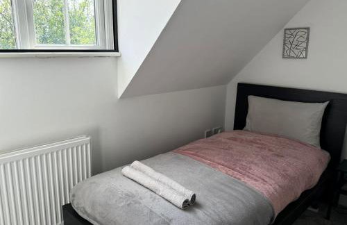 Home away Tamworth Staffordshire 4 Bedroom 3 Bathroom - Semi Detached House - Foto 56