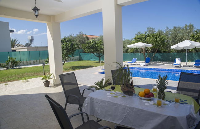 Stunning new Beach Front Villa,1st Line to the Beach, Large Pool, Wonderful Area - Foto 39