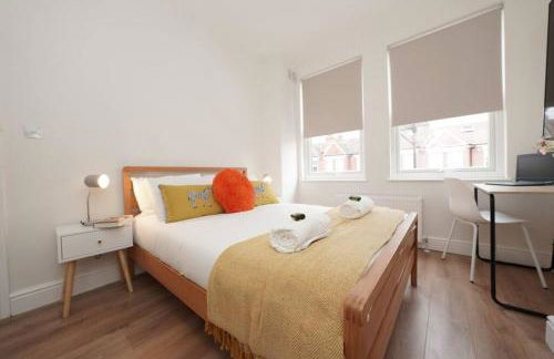 Newly Renovated Modern 4 Bed 3 Bath Apartment London - Foto 42