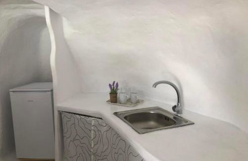 Salty Kisses and Sandy Toes, Seafront Syrmata Houses Authentic Milos Stay - Foto 18