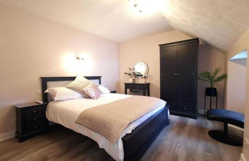 B'Dazzled Flat, Castletown - Photo 8