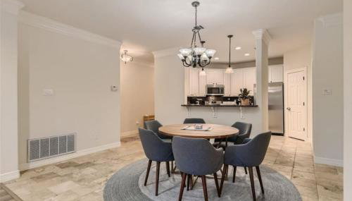 Captivating 4BR Haven with Park View near DT - Foto 1