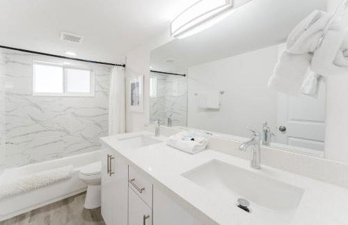 Boca Waterfront Oasis Walk to Beach with Pool, Hot Tub, Gym - Foto 26