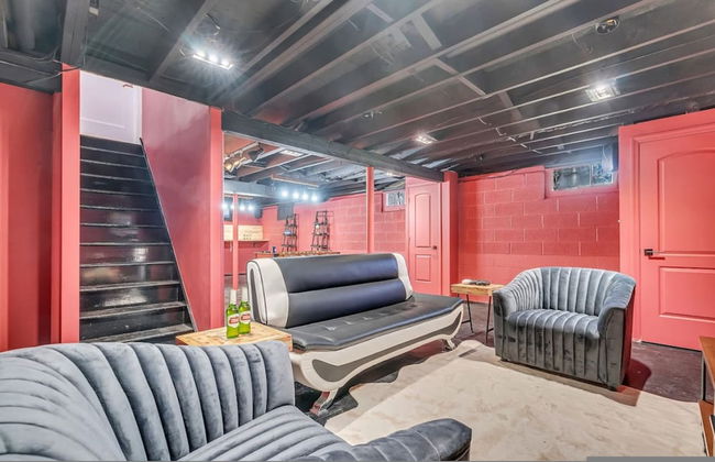 Fall Getaway With Hot Tub Fire Pit and Games - Photo 32