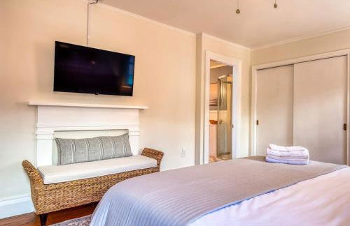 Spacious 6BR close to Portsmouth beaches and UNH - Photo 22