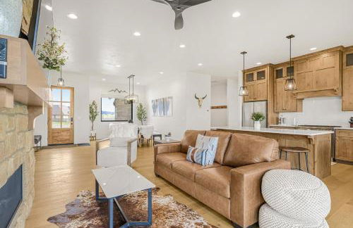 TetonHaus 5BR Hot Tub Game Room Walk to Driggs 20 min to Targhee - Foto 4