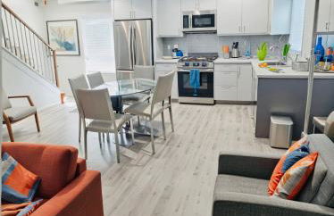 Stay in Style Hollywood Residences with Free Parking - Foto 73