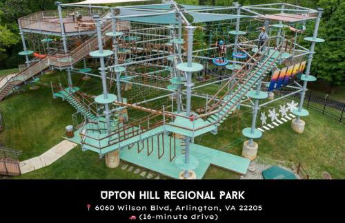 Charming 4BR Retreat in Arlington Sleeps 12 NearDC - Foto 27