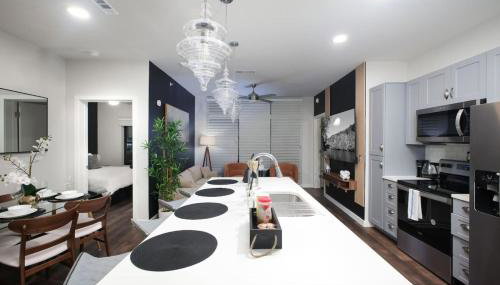 Chic 2BR-w Parking, Near Rvrwalk, Dome & Conv Ctr - Foto 4