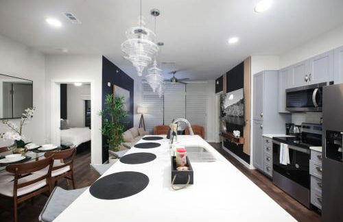 Chic 2BR-w Parking, Near Rvrwalk, Dome & Conv Ctr - Foto 4