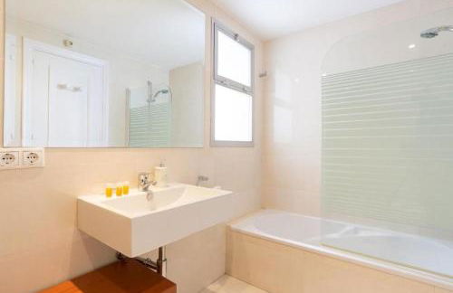 SEA VIEW & BEACH ACCESS - Center - Parking - Photo 41