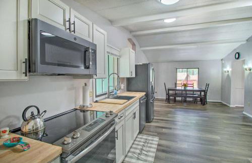 2 Mi to Rainbow Lake Woodsy Retreat with Deck! - Foto 10