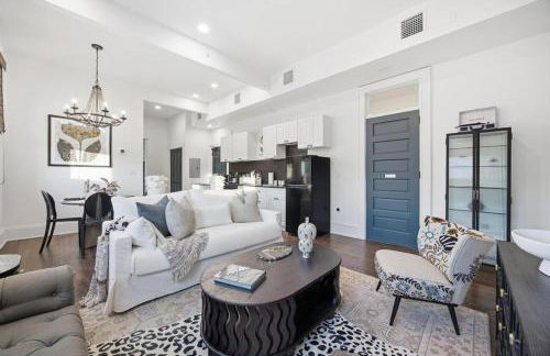 The Raven - 2nd Floor South Wing - Photo 34